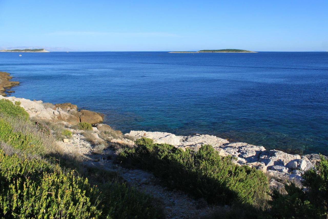Apartments By The Sea Milna, Vis - 8944 المظهر الخارجي الصورة
